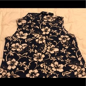 Hilo Hattie’s Sleeveless Hawaiian top
